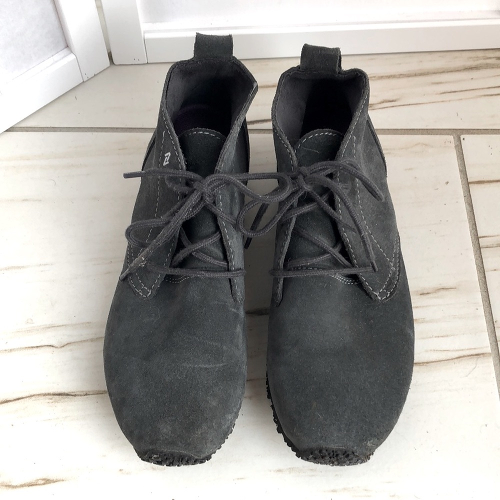 Eddie Bauer suede blue grey chukka booties, size 6.5. Excellent condition